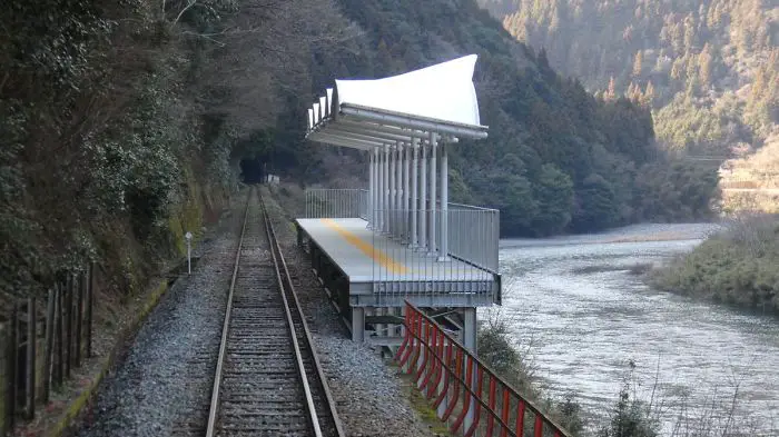 Giappone, inaugurata una fermata del treno in mezzo al nulla