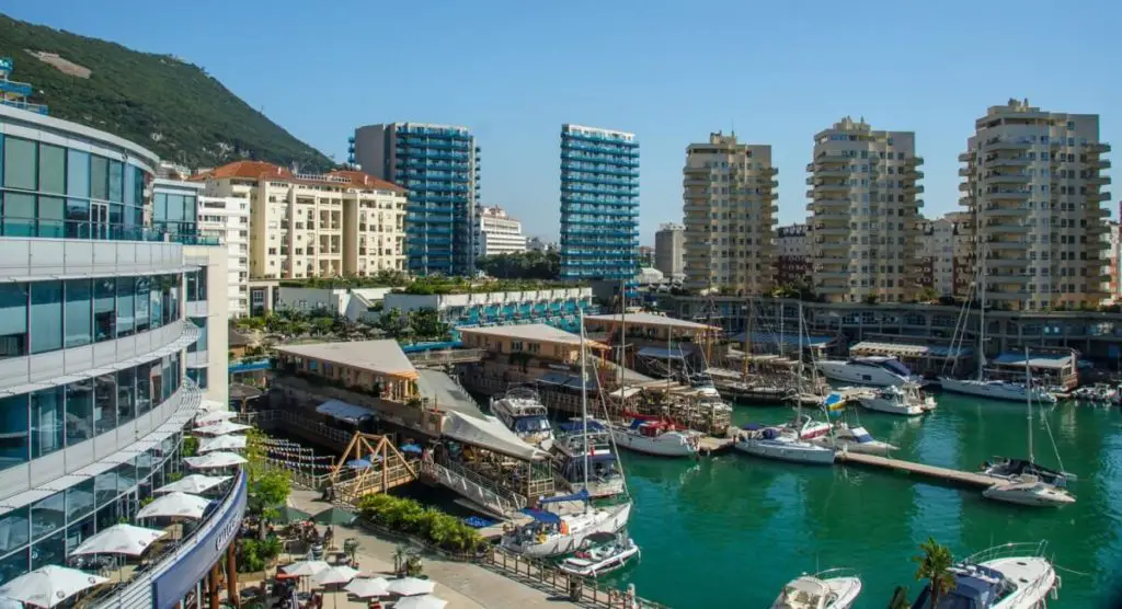 Gibilterra, un progetto serio per i tuoi figli: la cittadinanza inglese